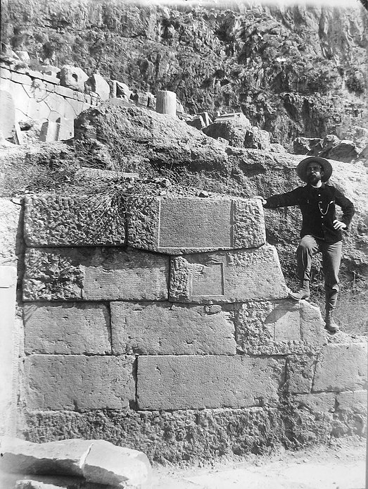 L'archéologue Gaston Colin à Delphes - Archives EfA